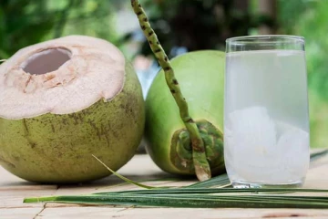 பல நோய்களுக்கு தீர்வு அளிக்கும் இளநீர்! இதன் நன்மைகள் என்னென்ன தெரியுமா?