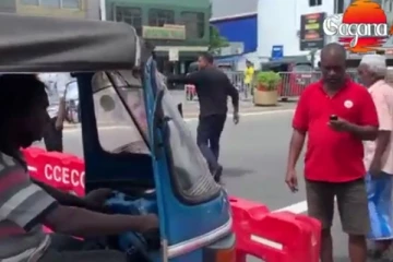 ඉන්ධන ඉල්ලා අදත් ප්‍රදේශයන් රැසක ජනතාව පාරවල් වසයි - උණුසුම් තත්ත්වයක්.. (VIDEO)