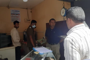 மக்களே அவதானம்; கோழி இறைச்சி கடையில் மாட்டிறைச்சி விற்பனை