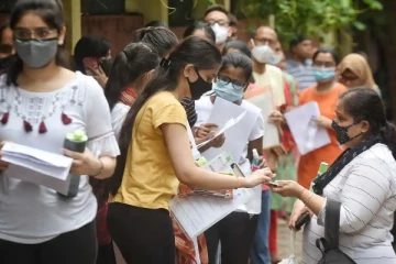 நீட் தேர்வு ; தமிழகத்தில்  தொடரும்  தற்கொலைகள்