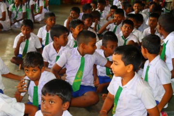 மந்த போசாக்கினை நிவர்த்திசெய்ய மாணவர்களுக்கு திரவ பால் வழங்கும் திட்டம் ஆரம்பம்(Photos)