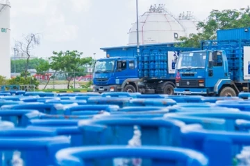 අද දිනයේ ලිට්‍රෝ ගෑස් ලබාගත හැකි මධ්‍යස්ථාන දැනගන්න මෙතනින් පිවිසෙන්න.. (PHOTOS)