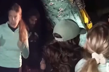 இலங்கை வந்த வெளிநாட்டவர்களின் நெகிழ்ச்சி செயல்