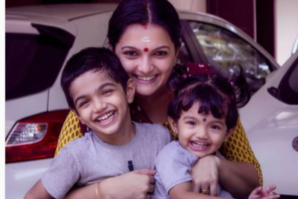 வேலாயுதம் தங்கச்சி சரண்யா மோகனா இது? அடையாளம் தெரியாத அளவு மாறி போன விஜய் ரீல் தங்கை! | Actress Saranya Mohan Photo Viral