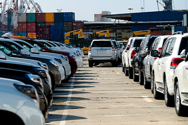 இலங்கை பணக்காரர்களுக்காக வாகன இறக்குமதி! டொலர்களை சேமிக்க வேண்டிய இக்கட்டில் இலங்கை | Sri Lanka Vehicle Imports