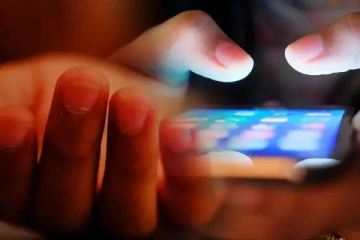 9 வயது சிறுமி தவறான முடிவால் உயிரிழப்பு....! கைத்தொலைபேசியால் நேர்ந்த விபரீதம்