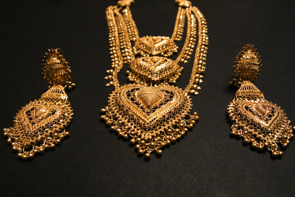 வாங்கலாமா வேண்டாமா! மக்களை குழப்பும் தங்கத்தின் விலை! | Buy It Or Not Price Gold That Confuses People