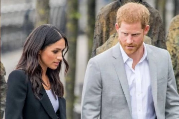 இளவரசர் ஹரி மற்றும் மேகனின் ஆவணப்படம்: அரச குடும்பம் குறித்த கருத்துகளை நீக்க Netflix-க்கு அழுத்தம்