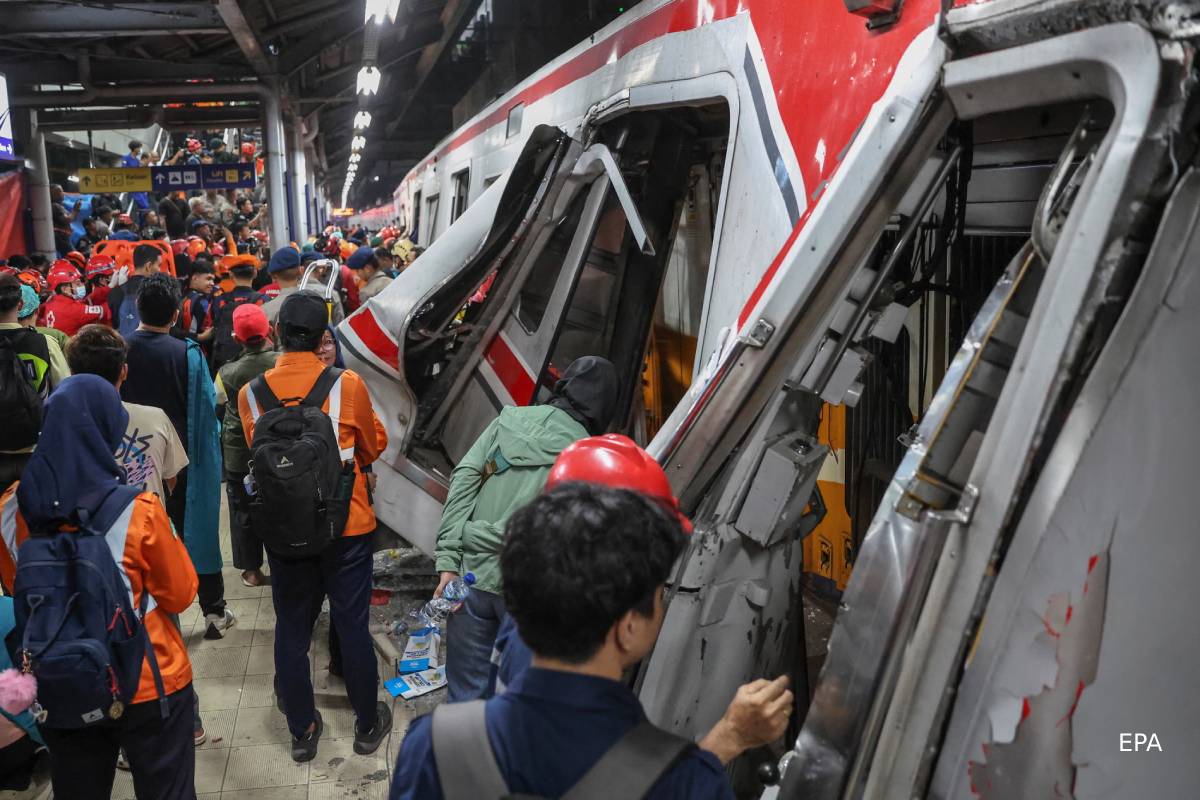 இந்தோனேசியாவில் ஒரு பாரிய ரயில் விபத்து: 14 பேர் பலி, 84 பேர் படுகாயம் | 14 Dies In Indonesia Train Crash