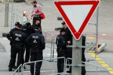 ஜெர்மனியில் பாடசாலை முன் துப்பாக்கிச்சூடு! ஆபத்தான நிலையில் இருவர் வைத்தியசாலையில்