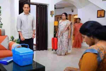 கோபியால் அசிங்கப்படுத்தப்பட்டு வீட்டைவிட்டு வெளியே அனுப்பப்பட்ட ஈஸ்வரி... பாக்கியலட்சுமி சீரியல் பரபரப்பு புரொமோ