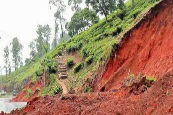 மலைநாட்டு பகுதிகளில் பல மாவட்டங்களுக்கு மண்சரிவு அபாய எச்சரிக்கை | Landslide Warning Issued Several Districts