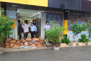 வெள்ளக் காடாகியது யாழ்ப்பாணம்! சடுதியாக வெளியேற்றப்பட்ட பல குடும்பங்கள் - 24 மணிநேர எச்சரிக்கை