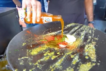 சக்க போடு போடும் Fanta ஆம்லேட்.. குவியும் மக்கள் கூட்டம்! இதன் விலை மட்டும் எவ்வளவு தெரியுமா?