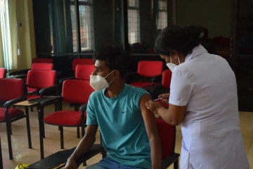 மன்னாரில் பல்கலைக்கழக மாணவர்களுக்கு பைஸர் தடுப்பூசி செலுத்தும் நடவடிக்கை