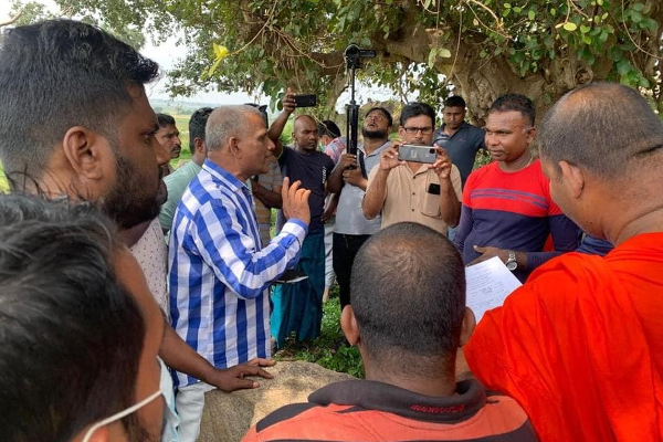 தனியார் காணியில் புத்தர் சிலை நிறுவ முயற்சித்த பெளத்த பிக்குகளால் பதற்ற நிலை! | Ampara Addalaichenai Buddha Statue Private Land தனியார் காணியில் புத்தர் சிலை நிறுவ முயற்சித்த பெளத்த பிக்குகளால் பதற்ற நிலை! | Ampara Addalaichenai Buddha Statue Private Land