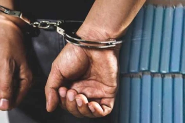 පුපුරණ ද්‍රව්‍ය තොගයක් සමග සැකකරුවන් අත්තඩංගුවට..