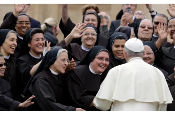 அப்படி படங்களை கன்னியாஸ்திரிகளும் பார்க்கிறார்கள் - கொதித்தெழுந்த போப்!