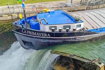 குடிபோதையில் கப்பல் ஓட்டிய பெண்: ஜேர்மனியில் ஒரு அசாதாரண விபத்து