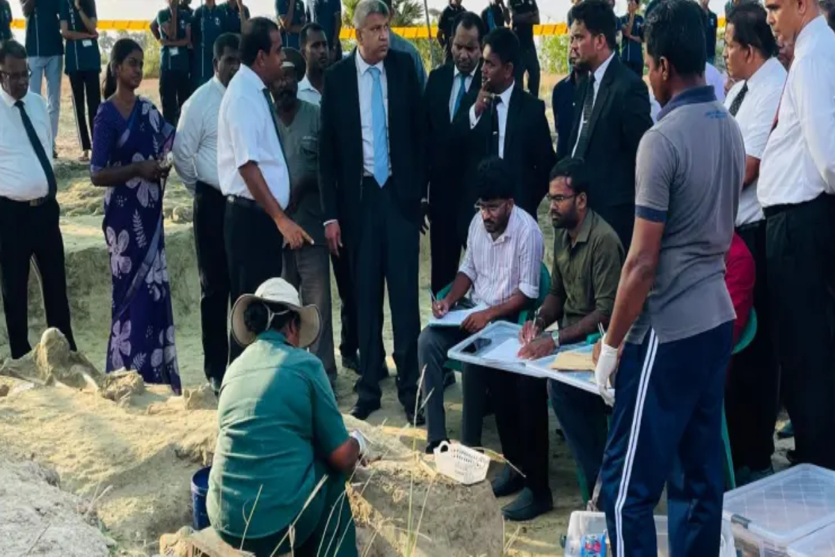 நீதி அமைச்சர் செம்மணியில்.... குவியலாக காணப்பட்ட என்புகூடுகள் அடையாளம் | Justice Minister At Chemmani Skeletons Found நீதி அமைச்சர் செம்மணியில்.... குவியலாக காணப்பட்ட என்புகூடுகள் அடையாளம் | Justice Minister At Chemmani Skeletons Found