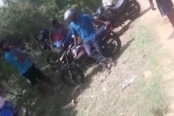 வவுனியாவில் அரச அதிகாரிகள் துணையுடன் சட்டவிரோதமாக பாரிய காடழிப்பு (படங்கள்)