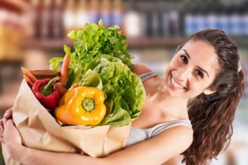 முடி தாறுமாறாக கொட்டுகின்றதா? இந்த உணவுகள் எடுத்தால் போதும்