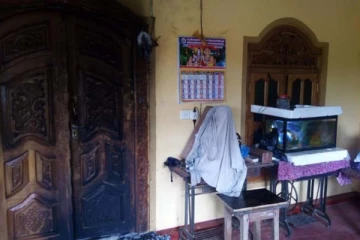 வவுனியாவில் பூசகரொருவரின் வீட்டின் மீது பெற்றோல் குண்டுத்தாக்குதல்