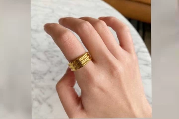 මුද්ද දාන ඇගිල්ල පරිස්සම් කර ගන්න..නැත්නම් ඔබටත් මේ දේ වෙන්න පුලුවන්..