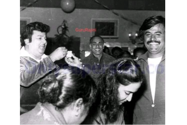 ரஜினியின் பிறந்தநாளில் எடுக்கப்பட்ட பழைய புகைப்படம்! அவரின் அருகில் உள்ளவர் யார் தெரியுமா? | Rajini Old Birthday Celebration Photo