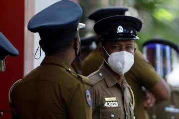 பொலிஸ் நிலையத்தில் மருமகள் மீது மாமியார் ஆசிட் வீச்சு ; அதிர்ச்சியில் பொலிஸார்