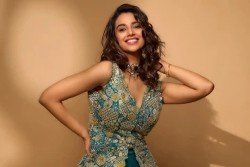 இளைஞர்களின் கனவுக்கன்னி நடிகை மீனாட்சி சவுத்ரியின் அசத்தலான போட்டோஷூட்..