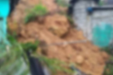 පයාගලම නොසන්සුන් වෙයි - පස් කන්දක් කඩා වැටෙයි - නිවාස තුනකට හානි