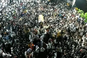 இலங்கையில் மக்களின் காவலனாக வாழ்ந்த அரசியல்வாதி - அலையென குவிந்த மக்கள் வெள்ளம்