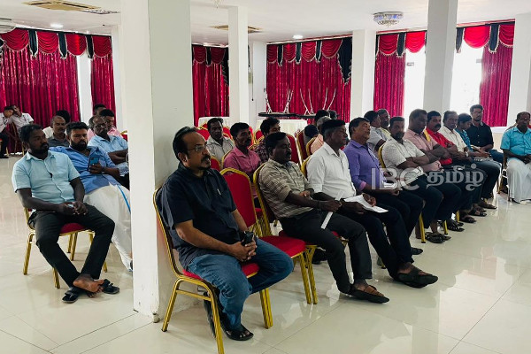 பாரிய போராட்டத்திற்கு தயாராகும் வட பகுதி - கூட்டாக இணைந்த தமிழ் எம்.பிக்கள் | Jaffna Tamil Fishermen Crisis India Trespass Worn
