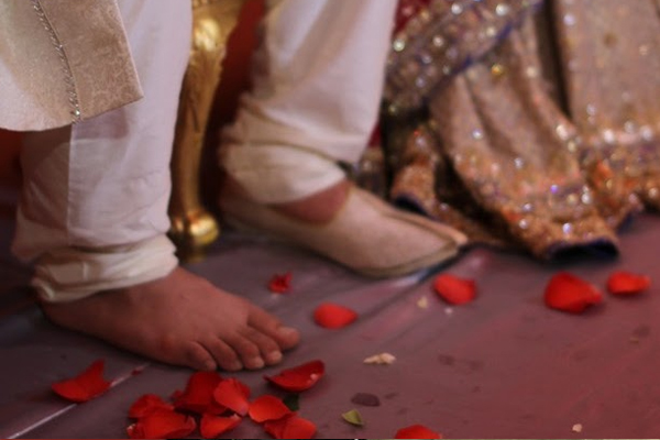 உலகெங்கிலும் நடத்தப்படும் வினோதமான திருமண சடங்குகள் | Weird Wedding Rituals Performed Around The World
