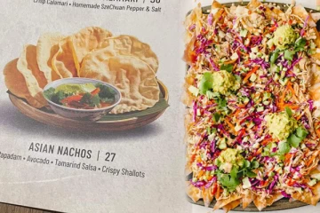 உள்நாட்டுப் அப்பளத்தை ஏசியன் நாச்சோஸ் ஆக மாற்றிய மலேசிய ஹோட்டல்: கலாய்த்து தள்ளும் நெட்டிசன்கள்!