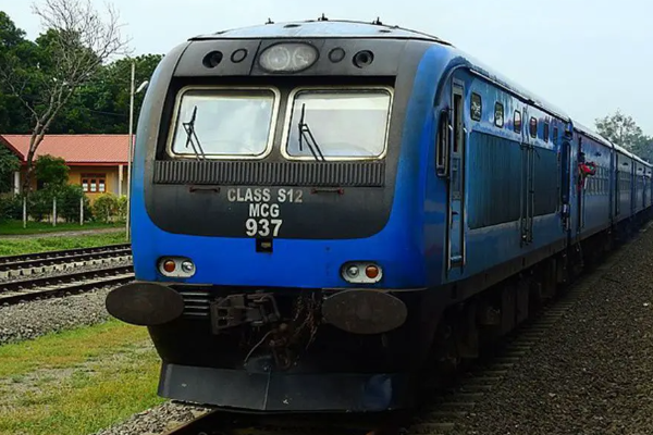 இருவேறு இடங்களில் ரயிலில் மோதி இருவர் உயிரிழப்பு | 2 Killed In Train Collisions 2 Different Locations