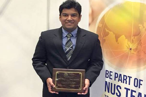 அமெரிக்காவில் விருது வென்று சாதனை படைத்த இலங்கையர்! | A Sri Lankan Who Won An Award In America