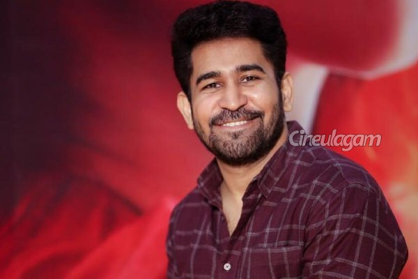 இது யார் தெரிகிறதா.. இப்போது தமிழ் சினிமாவில் முன்னணி ஹீரோ தான் | Vijay Antony First Time Onscreen Old Photo Viral