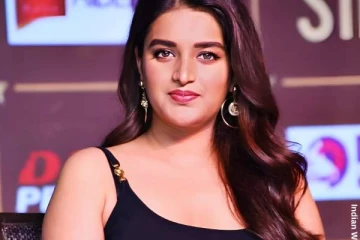 எக்கச்சக்க கவர்ச்சியை காட்டிய நித்தி அகர்வால்!! வர்ணித்து தள்ளும் ரசிகர்கள்..