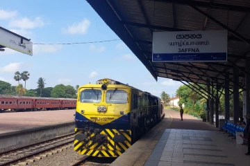 கொழும்பில் இருந்து யாழ்ப்பாணம் நோக்கி விசேட தொடருந்து சேவை(Photos)