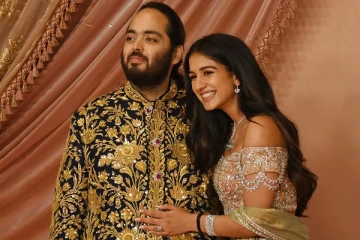 அம்பானி வீட்டு கல்யாணத்து போனவங்களுக்கு கிப்ட் மட்டும் இத்தனை கோடியா..