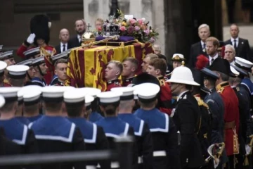 பிரித்தானிய மகாராணி 2-ம் எலிசபெத்தின் உடல் அடக்கம்!