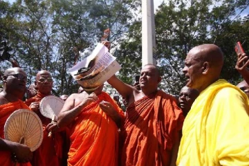 13 ஆவது திருத்தச் சட்ட விவகாரம் - மகாநாயக்க தேரர்களின் ஆலோசனை பெறுமாறு வலியுறுத்தல்