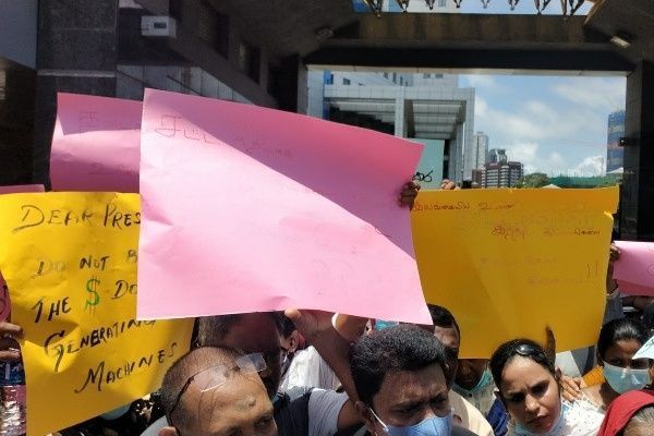 கொழும்பு புறக்கோட்டையில் வியாபாரிகள் போராட்டம்..! | Colombo Protest India கொழும்பு புறக்கோட்டையில் வியாபாரிகள் போராட்டம்..! | Colombo Protest India