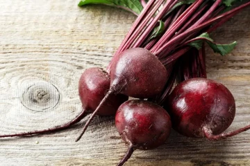 பீட்ரூட்டை பச்சையாக சாப்பிட்டால் உடலில் இந்த பிரச்சினையெல்லாம் தீருமாம்! தினமும் கொஞ்சம் சாப்பிடுங்க