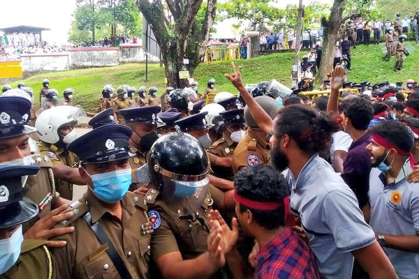 காவல்துறையினர் மாணவர்களை வேட்டையாடுவதற்கல்ல- நெஞ்சை நிமிர்த்தி வேலை செய்யக் கூடிய துறைகளாக மாற்றுவோம்! - ஐபிசி தமிழ்