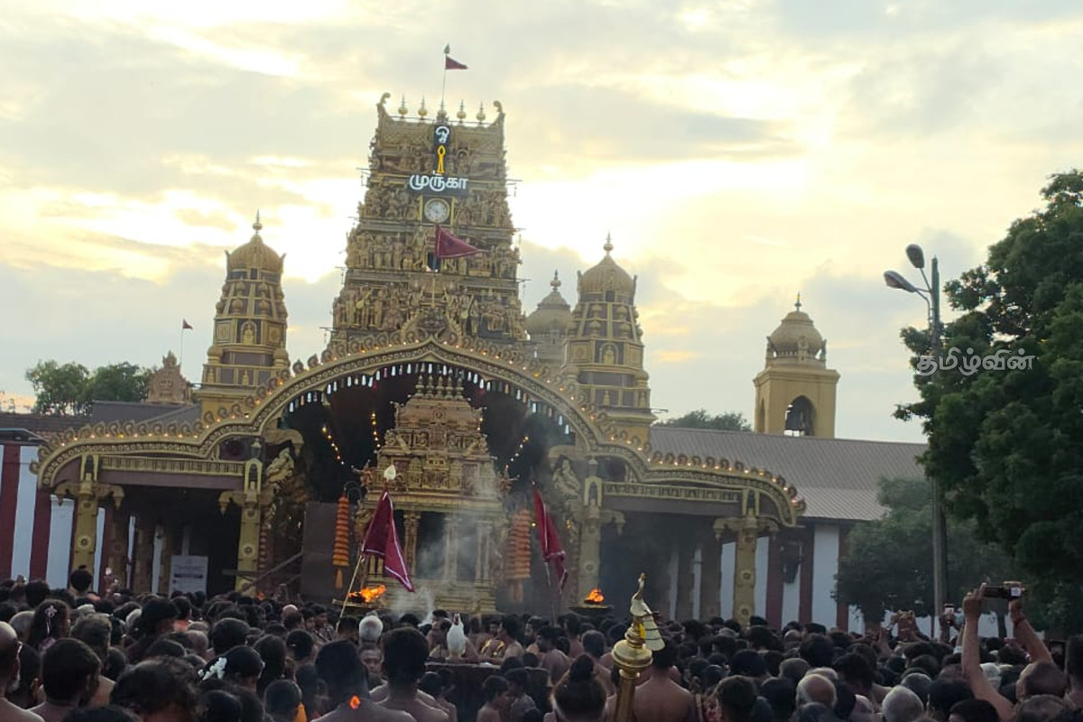 யாழ். கந்தனை காண குவியும் பக்தர்கள் - சிறப்பாக நடந்து முடிந்த 10ஆம் நாள் மஞ்சத் திருவிழா | Jaffna Devotees Gather To See Kanthan யாழ். கந்தனை காண குவியும் பக்தர்கள் - சிறப்பாக நடந்து முடிந்த 10ஆம் நாள் மஞ்சத் திருவிழா | Jaffna Devotees Gather To See Kanthan