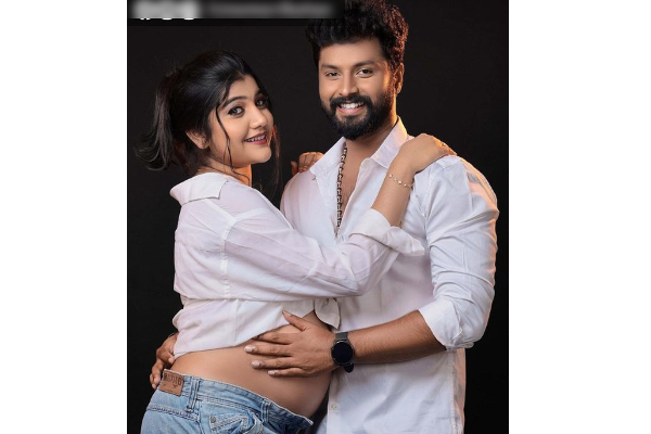 பிறந்தநாள் அன்று தங்களுக்கு குழந்தை பிறக்கவுள்ளதை அறிவித்த இரண்டு சின்னத்திரை பிரபலங்கள் ! | Television Stars Announced Good News On Social Med