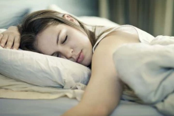 இரவில் கெட்ட கனவு தூக்கத்தை கெடுக்கின்றதா? தலையணை அடியில் இதை வைத்தால் போதும்